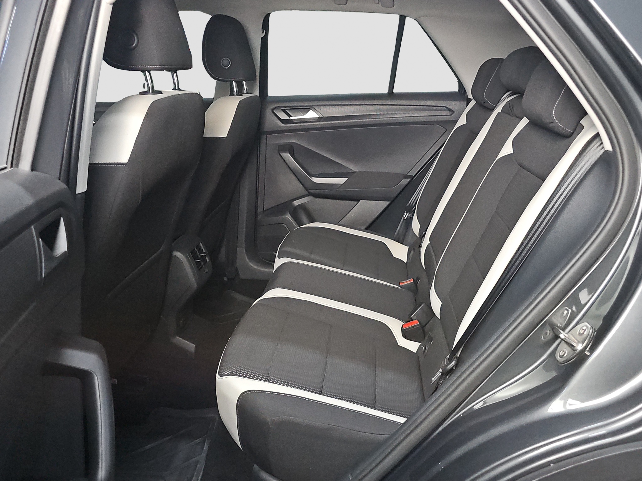 
								Volkswagen T-Roc AUTO/N.O.V/VIRT full									