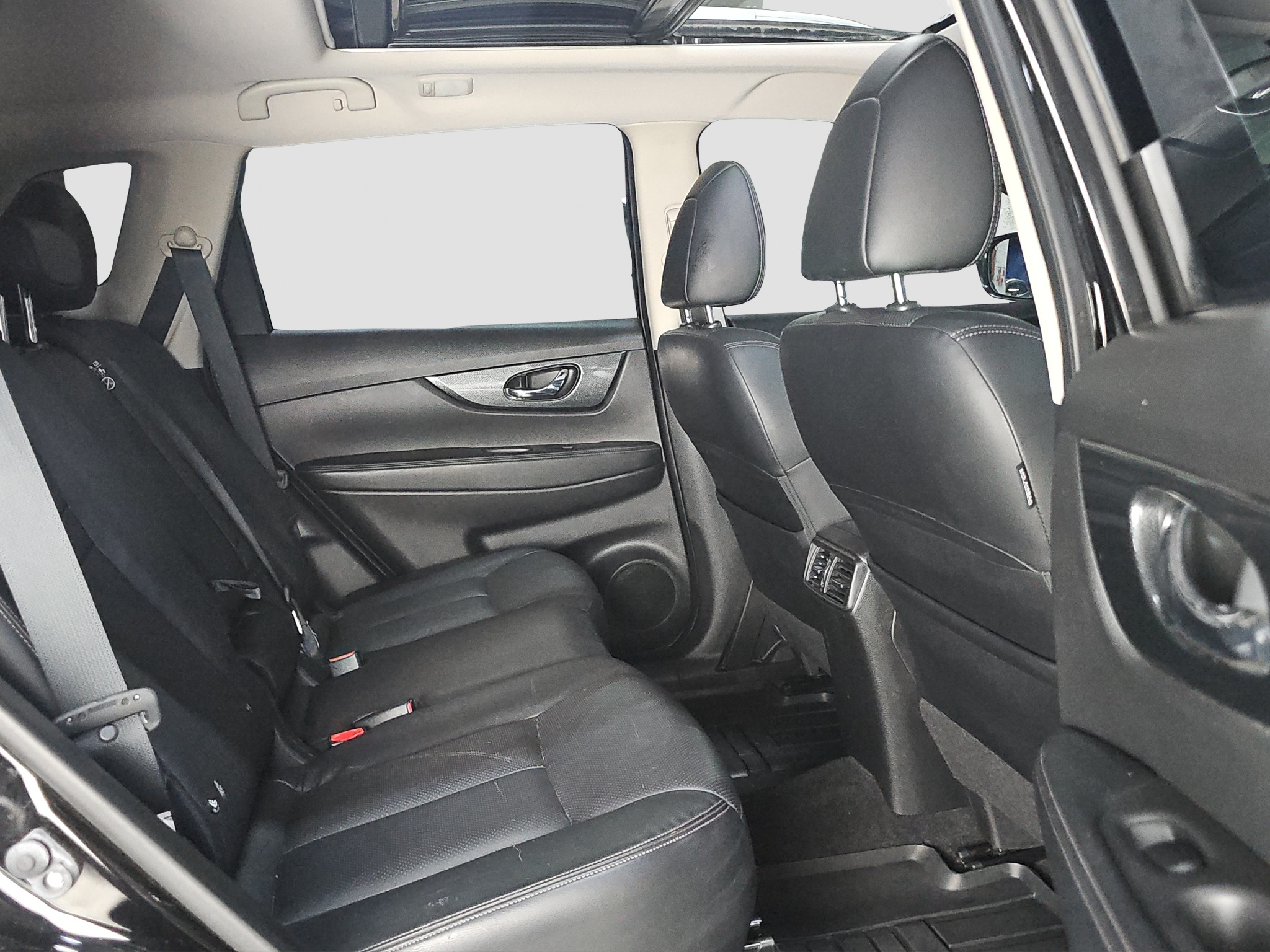 
								Nissan X-Trail 4X4/TEKNA/POK.KROV full									