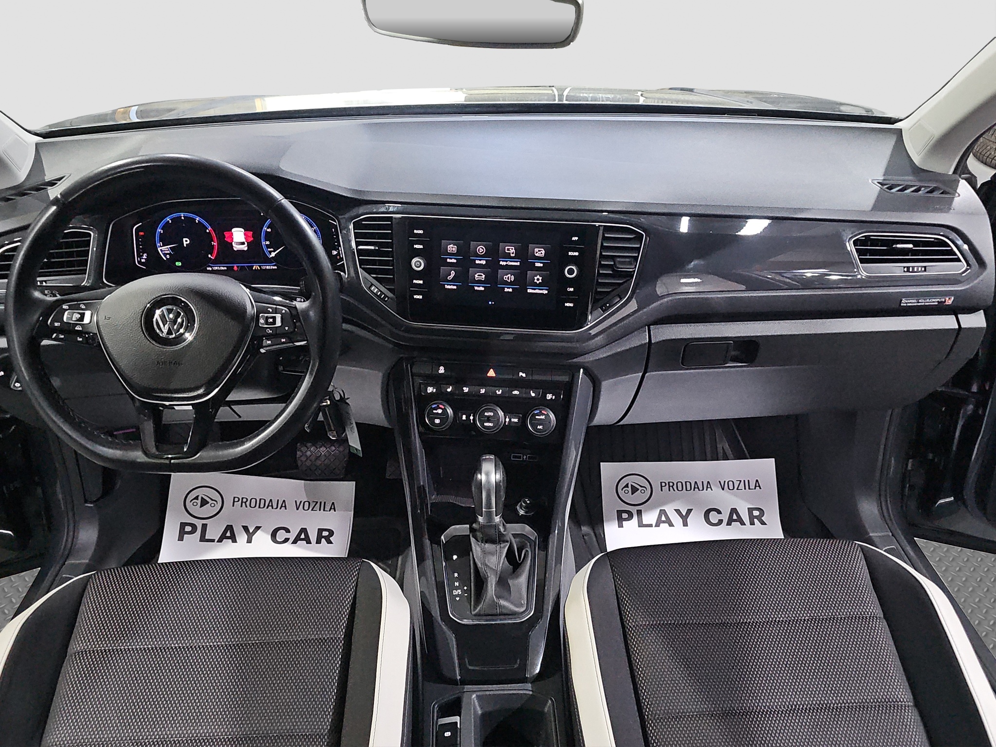 
								Volkswagen T-Roc AUTO/N.O.V/VIRT full									