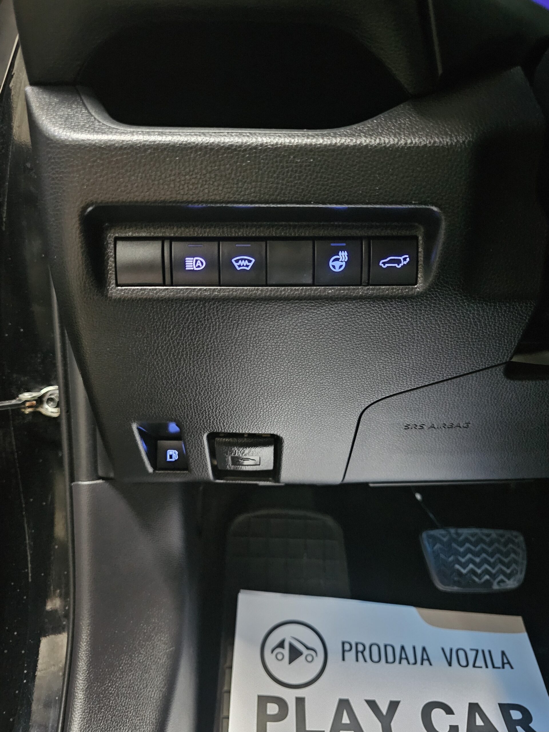 
								Toyota RAV 4 full									