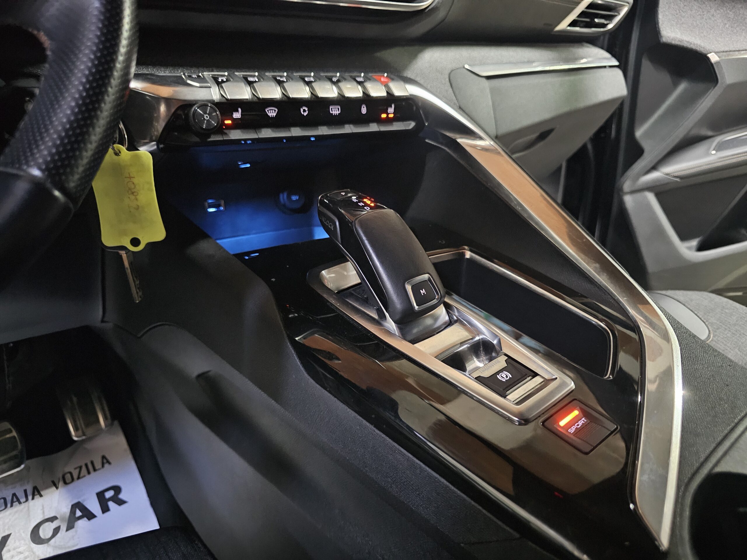 
								Peugeot 5008 1,6HDI/GT-line/7sed full									