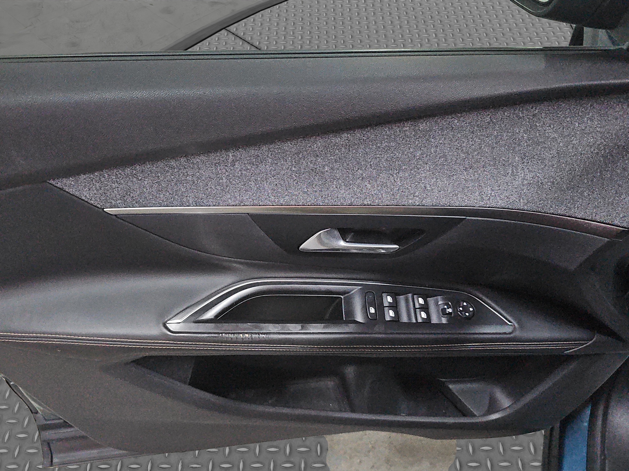 
								Peugeot 5008 GT-line/ODL.IČAN full									