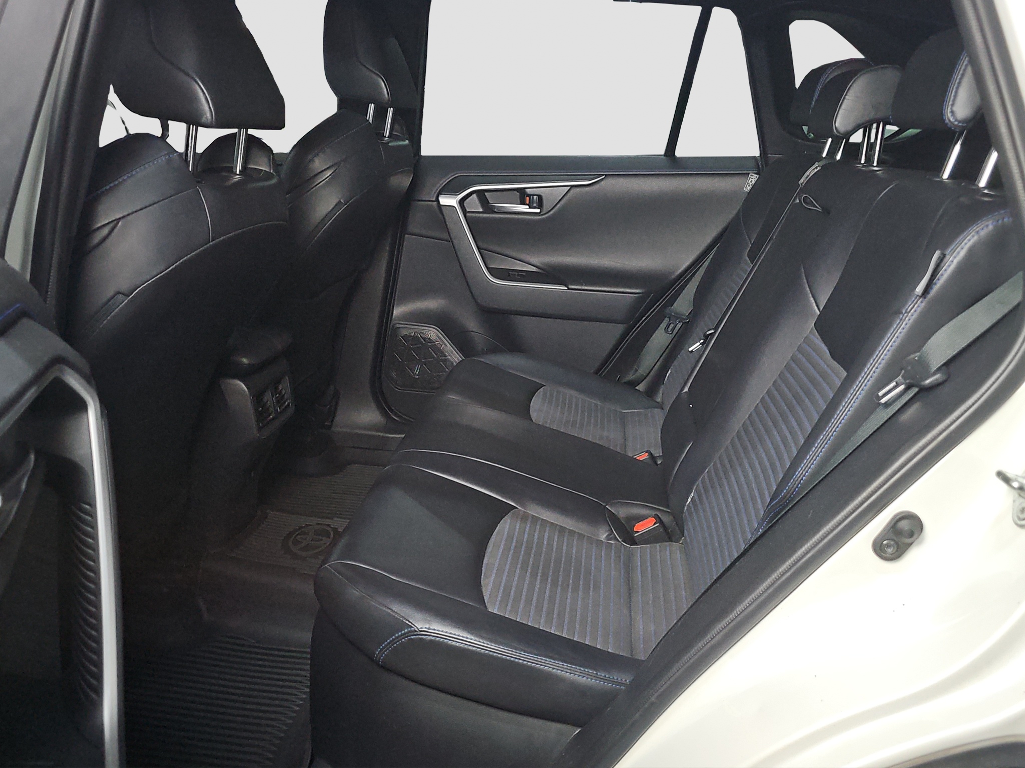 
								Toyota RAV 4 AWD/T.O.P full									