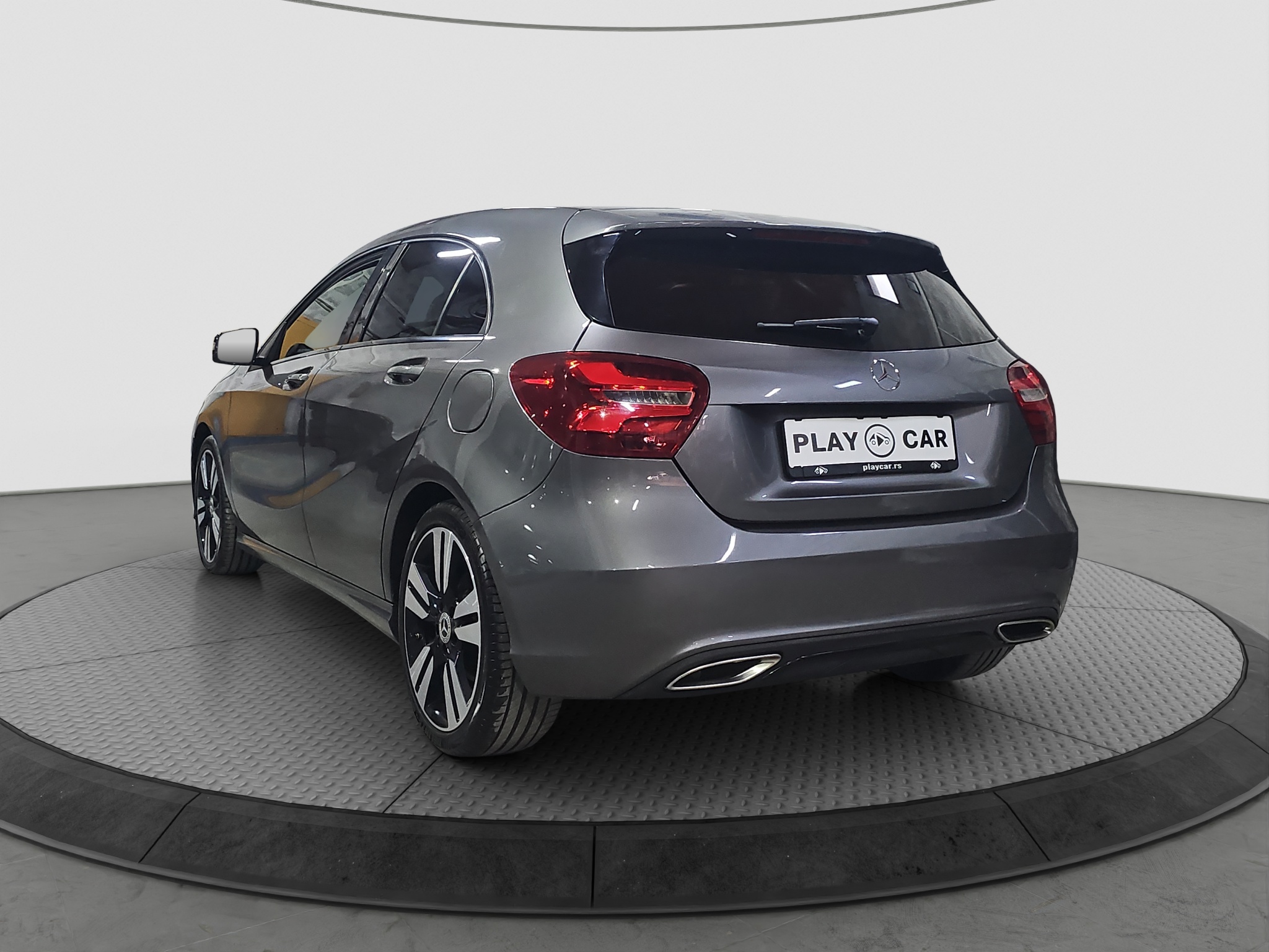 
								Mercedes Benz A 180 AUTO/ODLI.ČAN full									