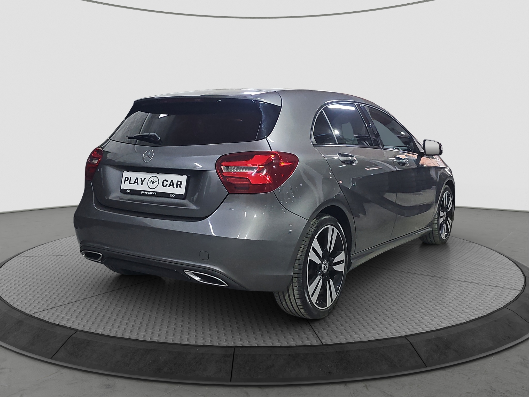
								Mercedes Benz A 180 AUTO/ODLI.ČAN full									