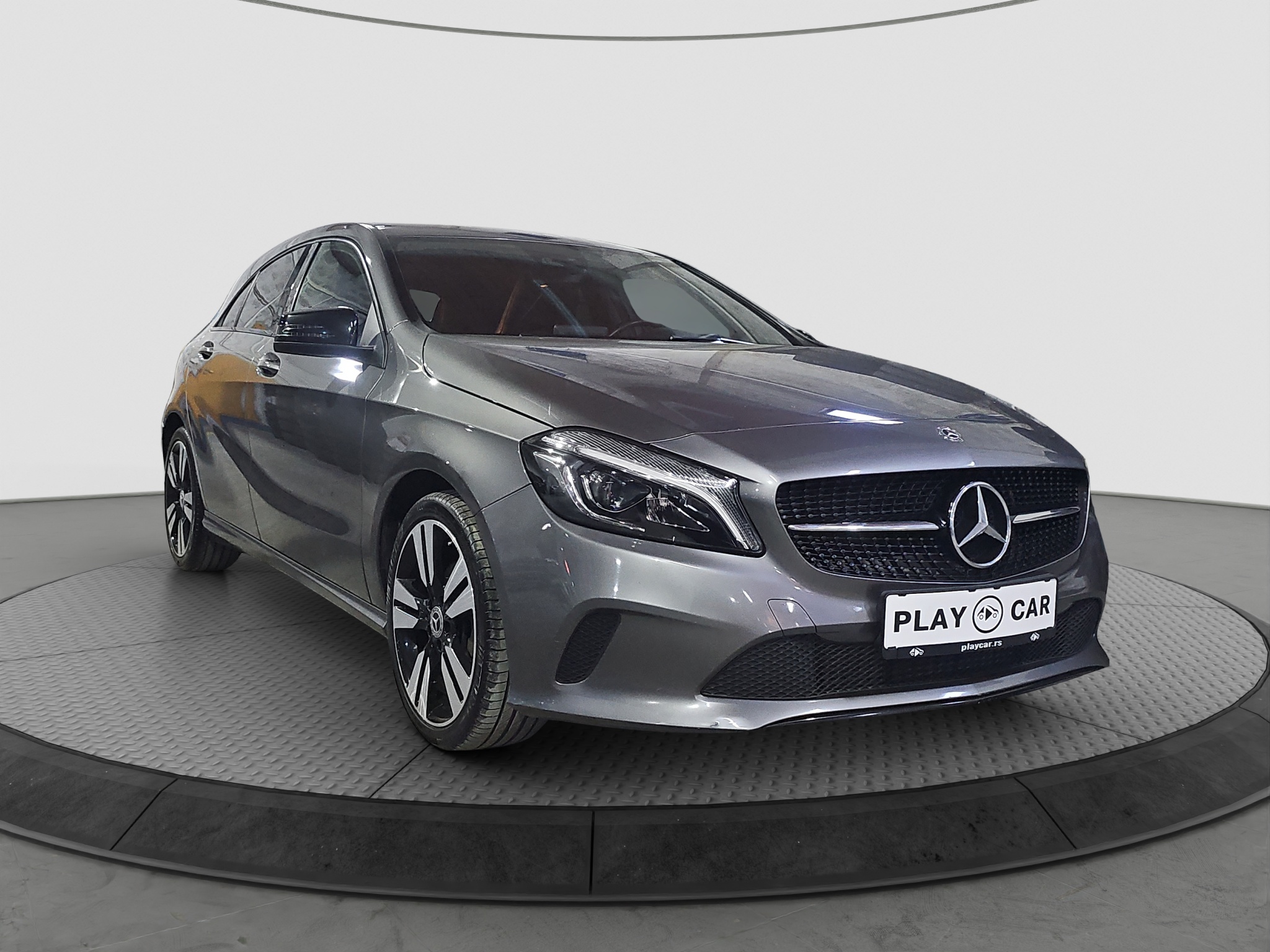 
								Mercedes Benz A 180 AUTO/ODLI.ČAN full									