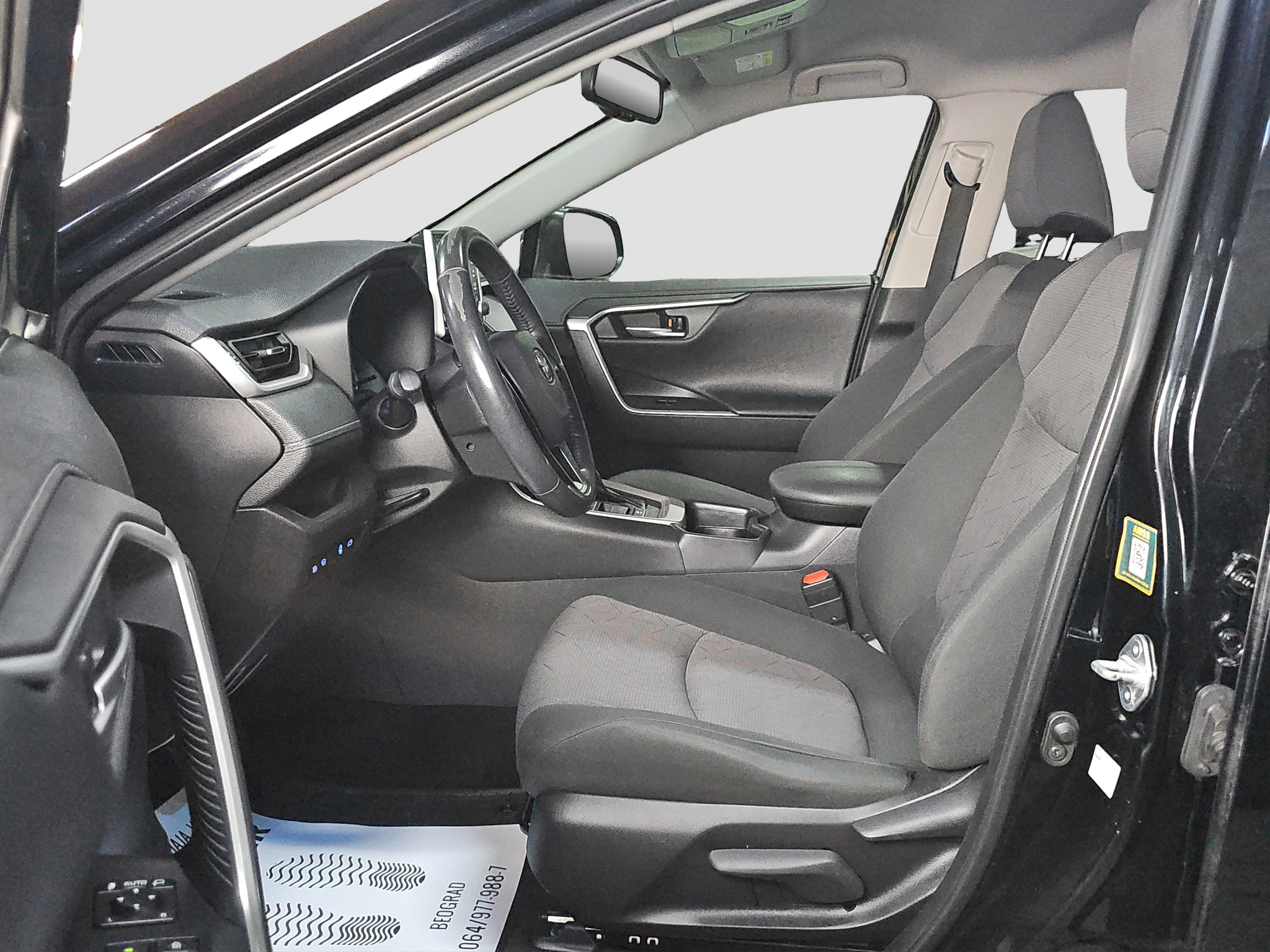 
								Toyota RAV 4 full									