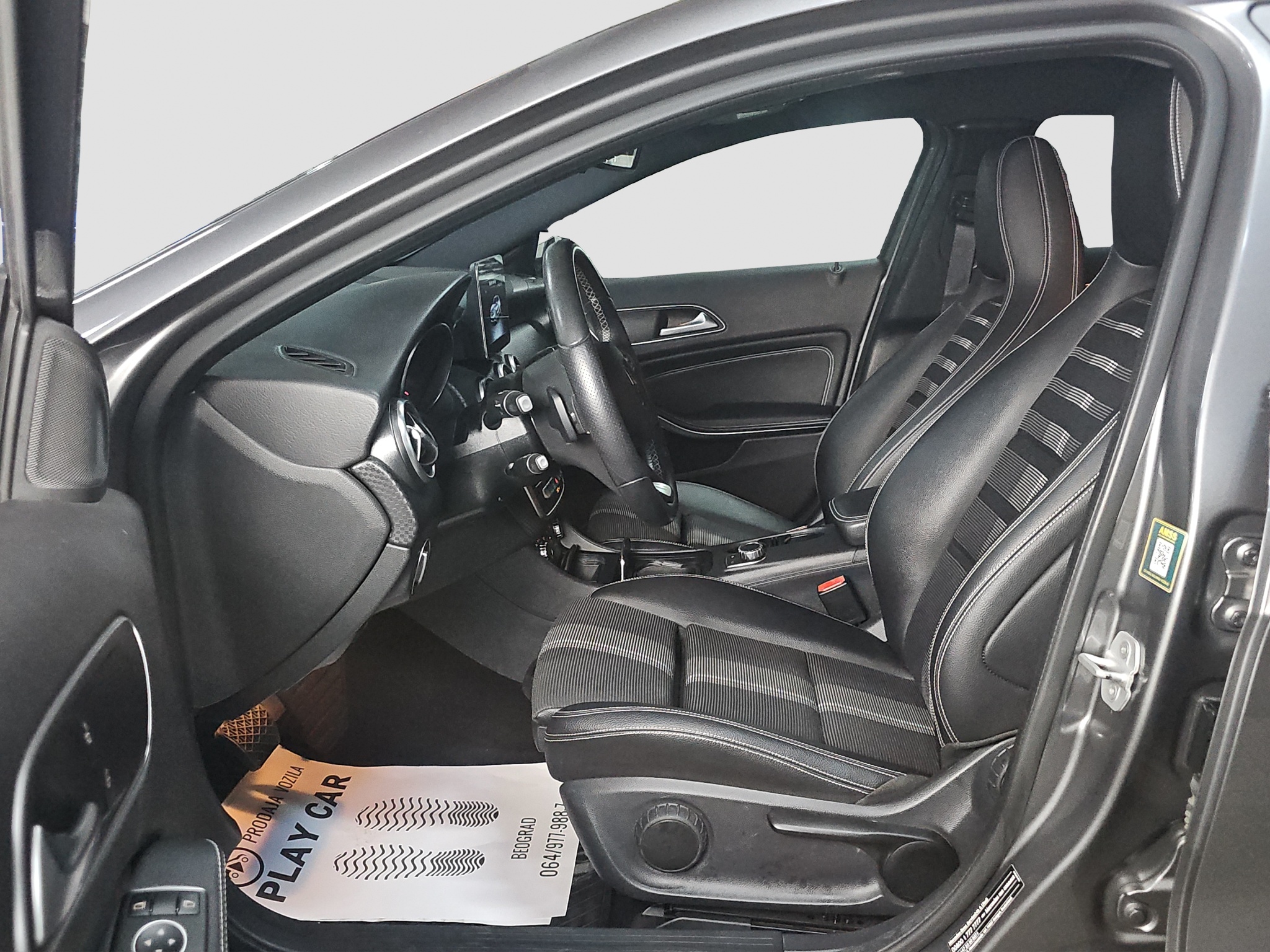 
								Mercedes Benz A 180 AUTO/ODLI.ČAN full									