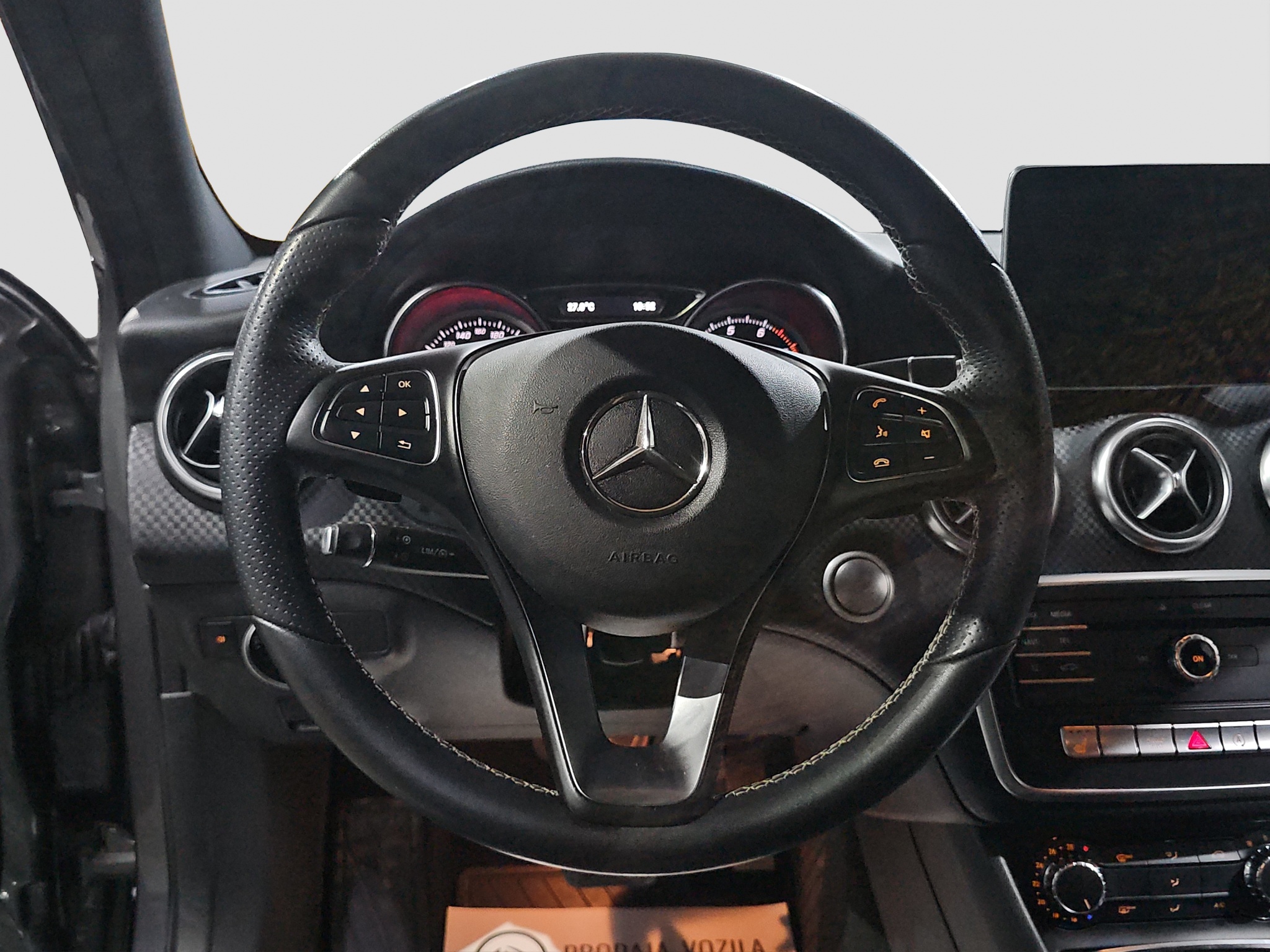 
								Mercedes Benz A 180 AUTO/ODLI.ČAN full									