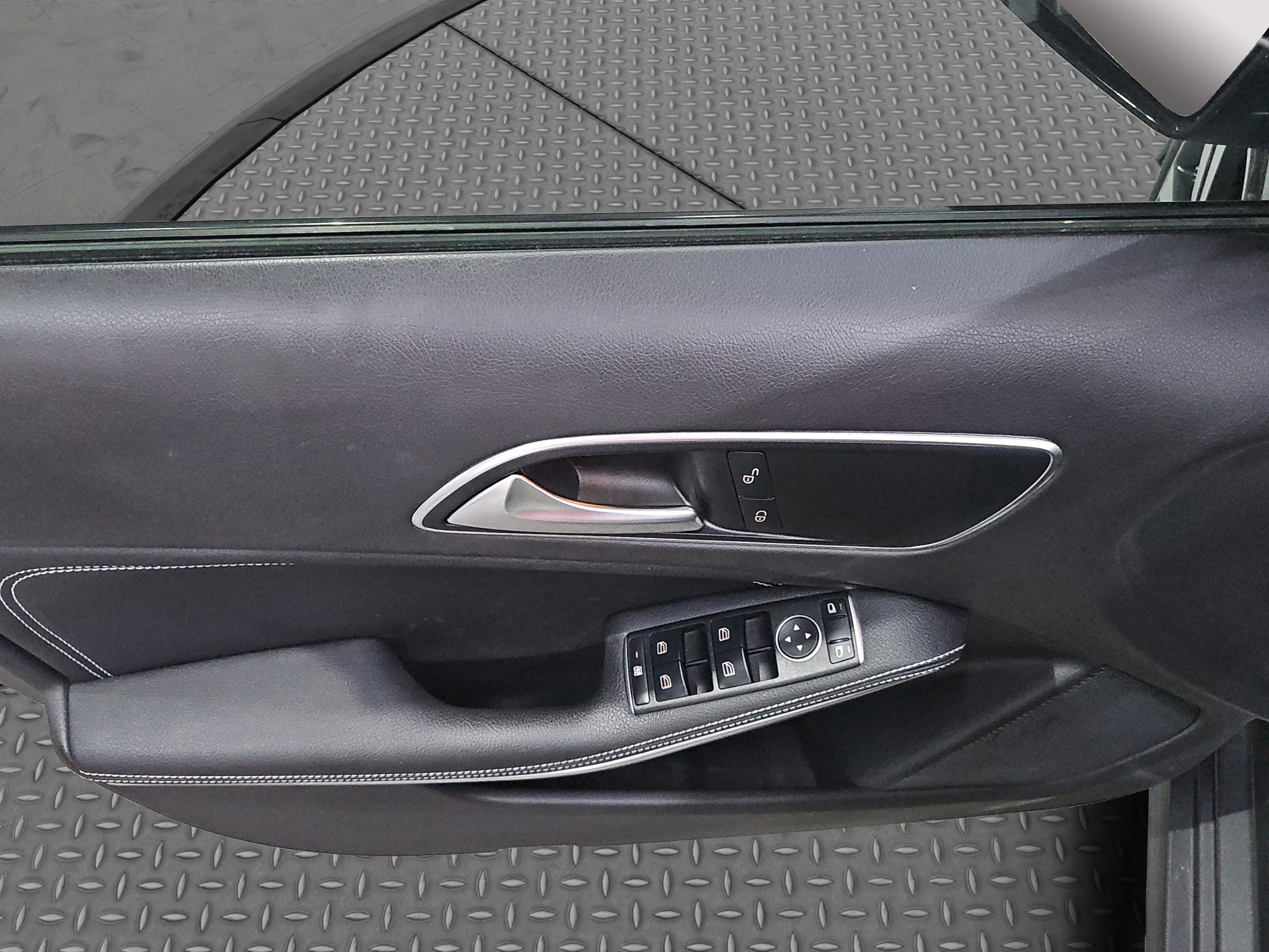 
								Mercedes Benz A 180 AUTO/ODLI.ČAN full									