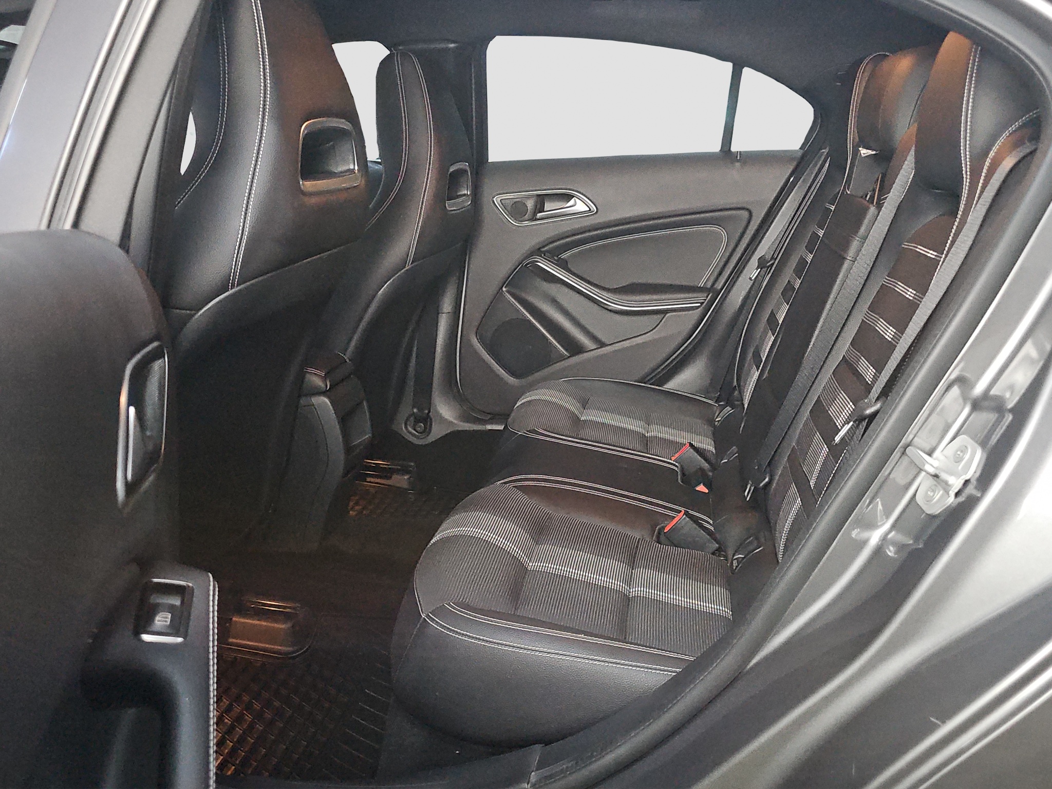 
								Mercedes Benz A 180 AUTO/ODLI.ČAN full									