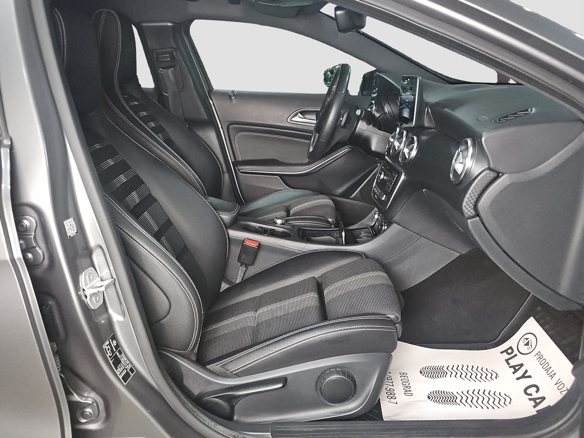 
								Mercedes Benz A 180 AUTO/ODLI.ČAN full									