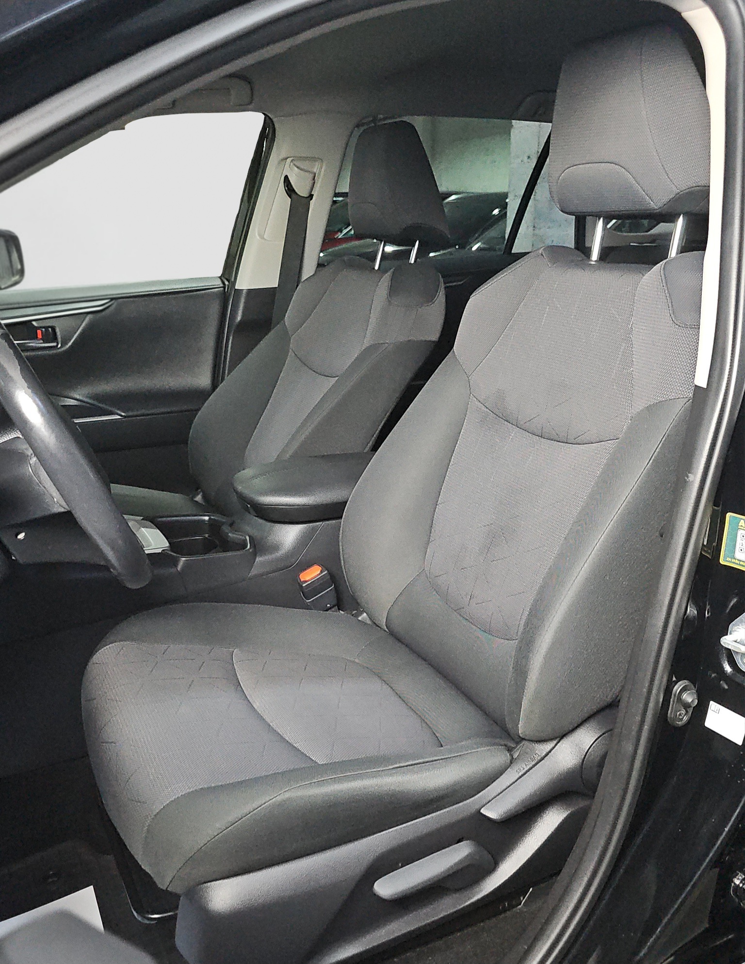 
								Toyota RAV 4 full									