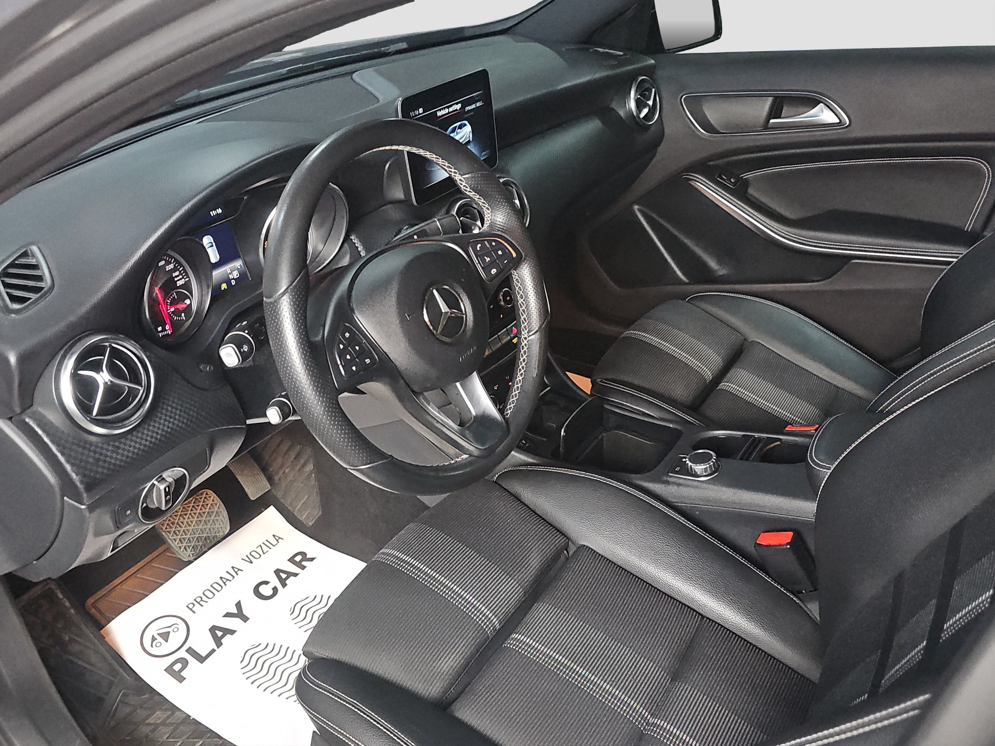 
								Mercedes Benz A 180 AUTO/ODLI.ČAN full									