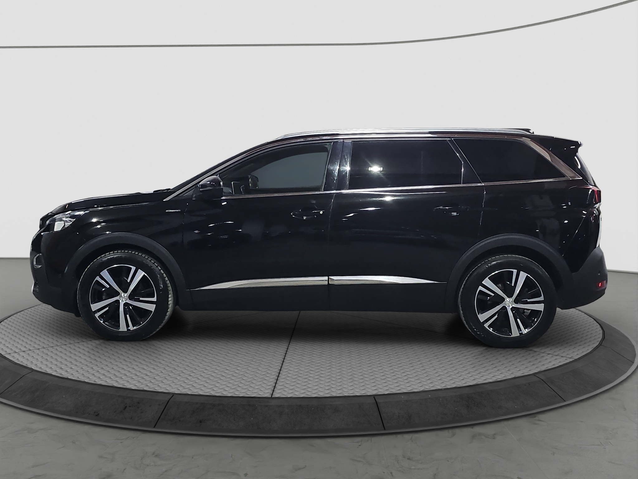 
								Peugeot 5008 1,6HDI/GT-line/7sed full									