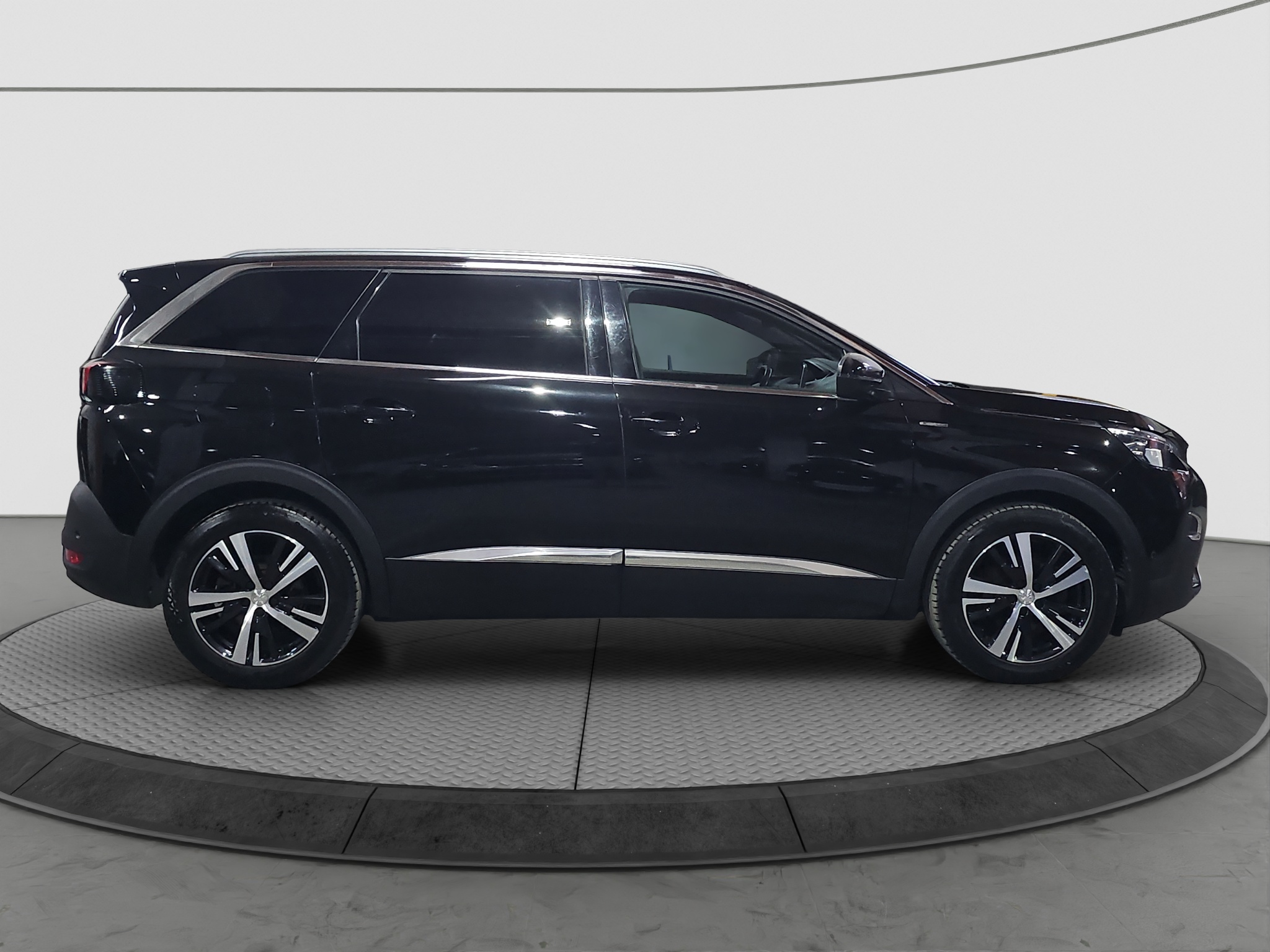 
								Peugeot 5008 1,6HDI/GT-line/7sed full									