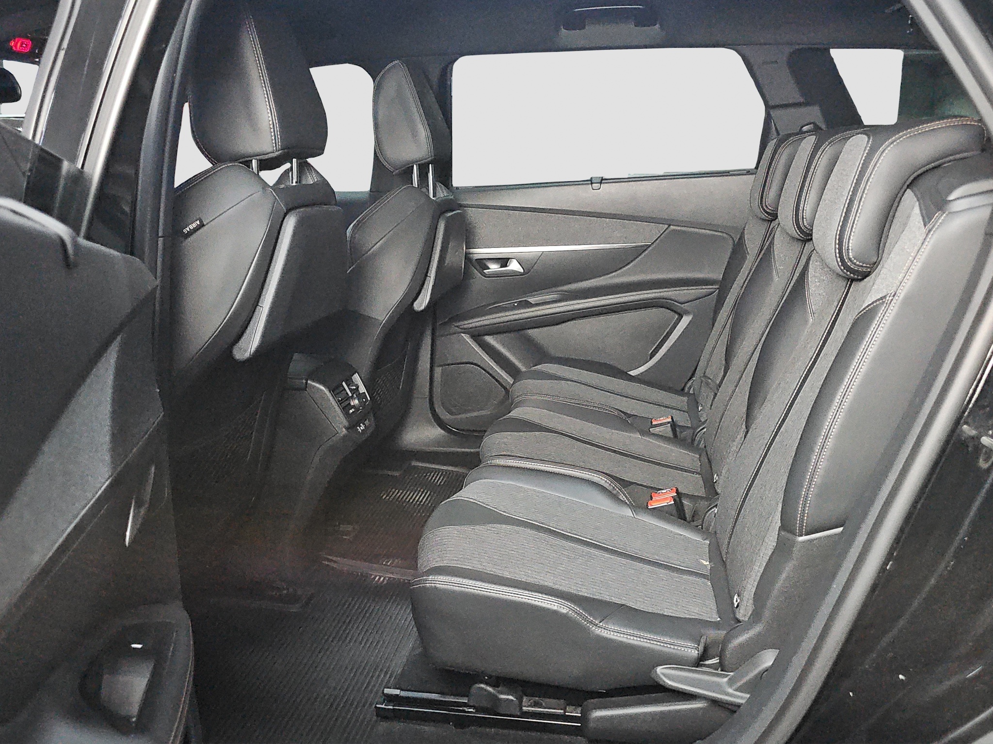 
								Peugeot 5008 1,6HDI/GT-line/7sed full									