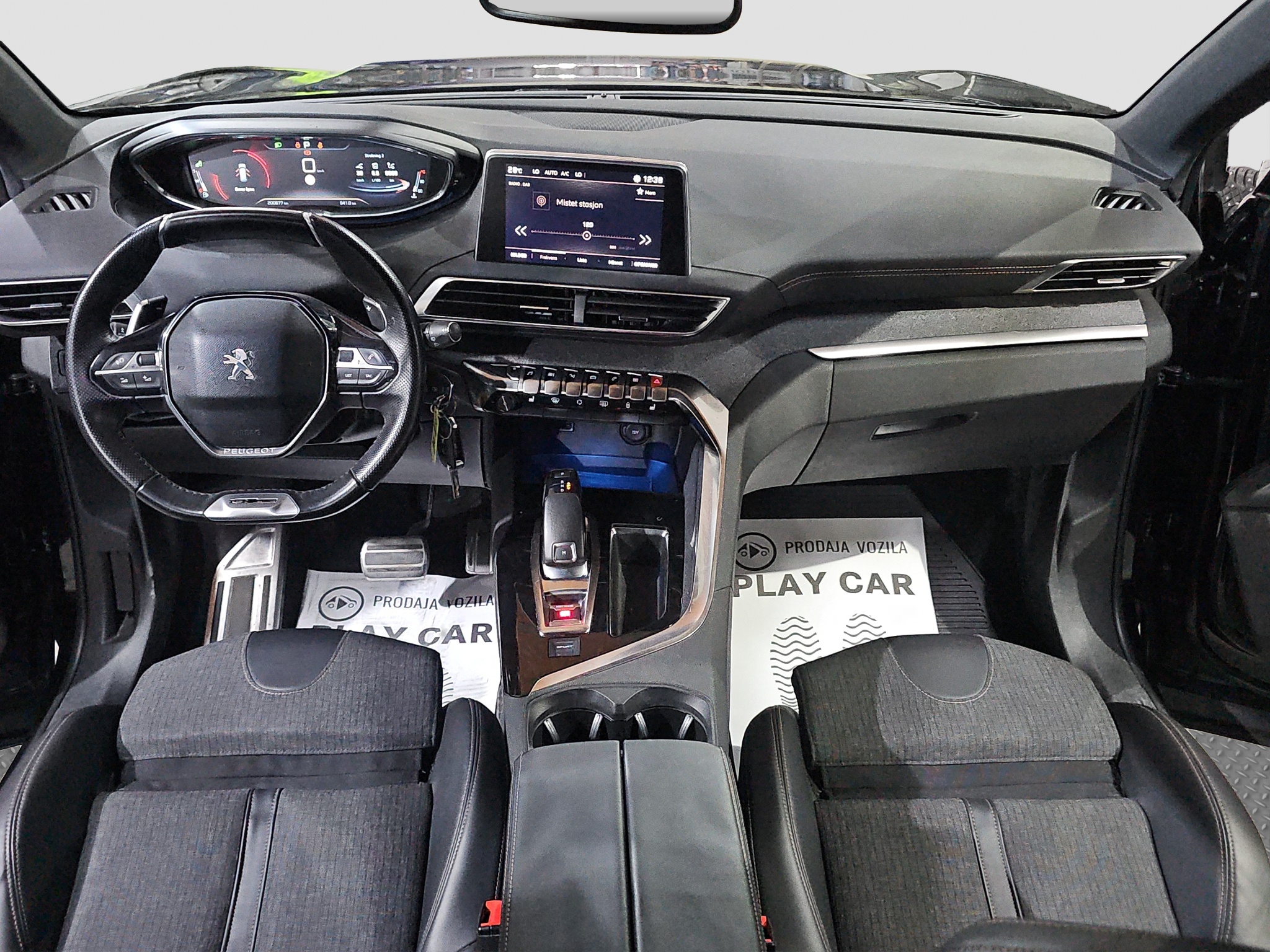 
								Peugeot 5008 1,6HDI/GT-line/7sed full									