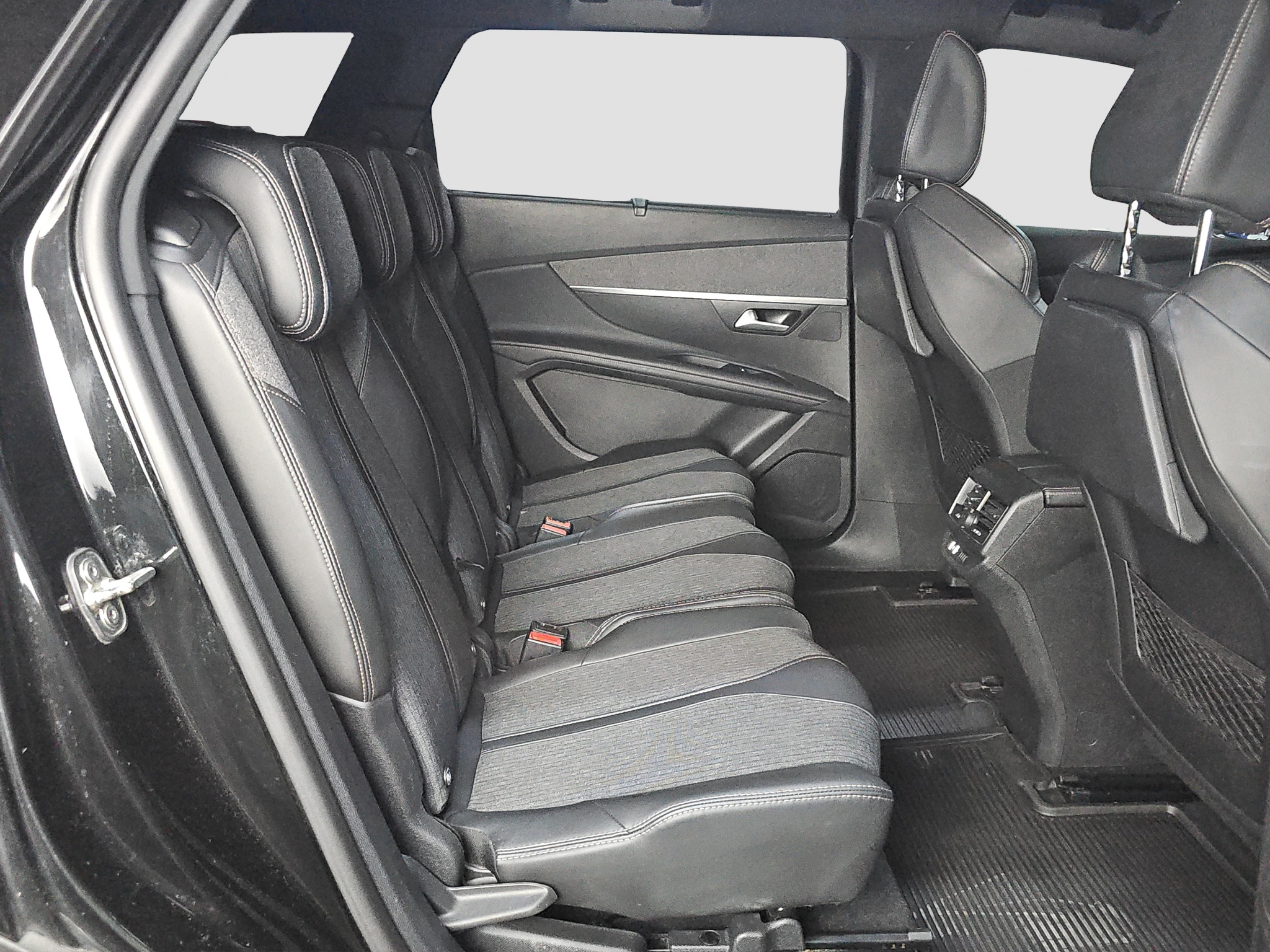 
								Peugeot 5008 1,6HDI/GT-line/7sed full									