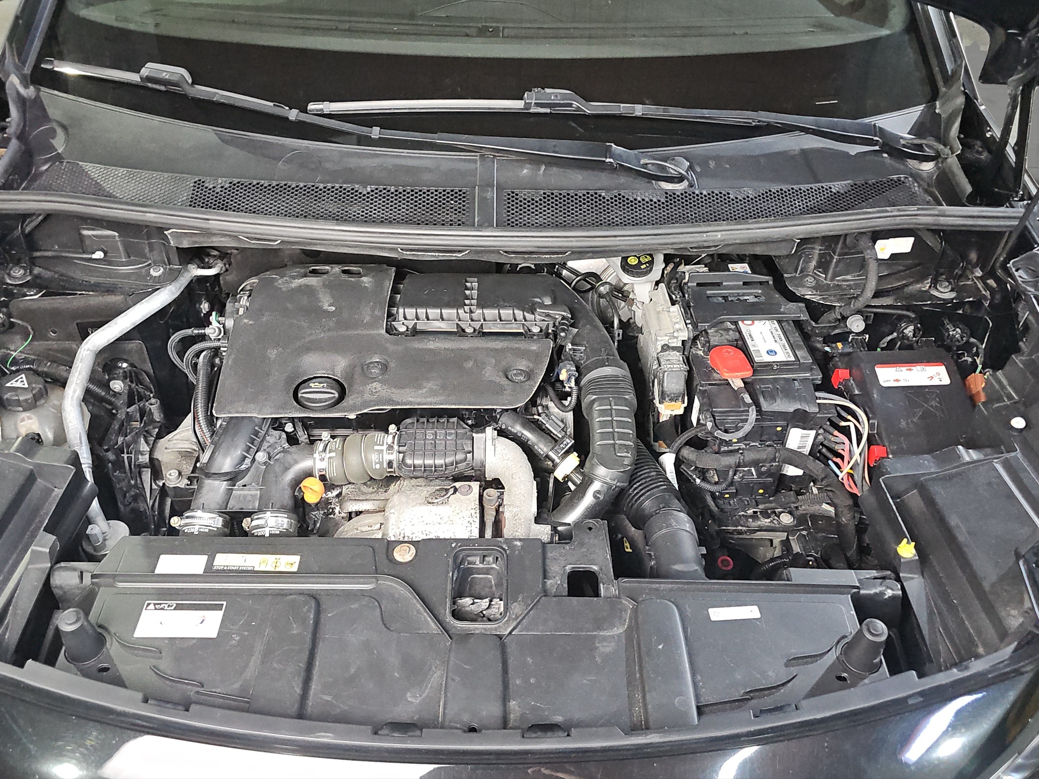 
								Peugeot 5008 1,6HDI/GT-line/7sed full									